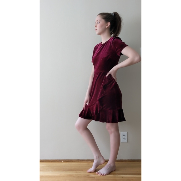Short-Sleeve Ruffle Velvet Dress - Picture 4 of 6